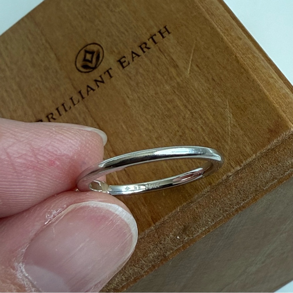 Stunning Silver Ring With Sparkling Gemstone - image 6